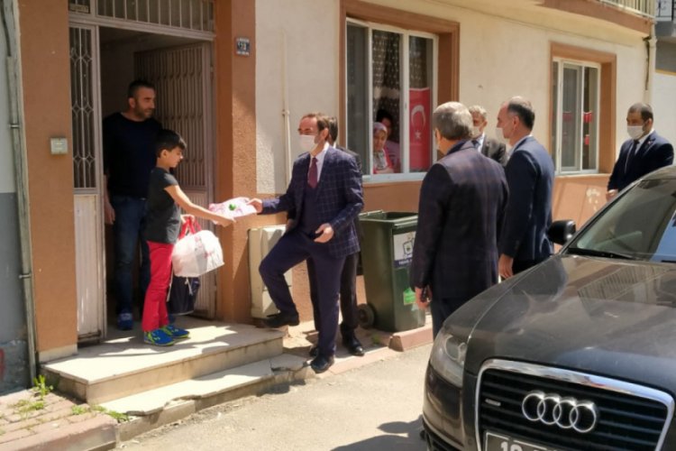 Bursa'da 64 &ccedil;ocuğa s&uuml;rpriz doğum g&uuml;n&uuml; kutlaması