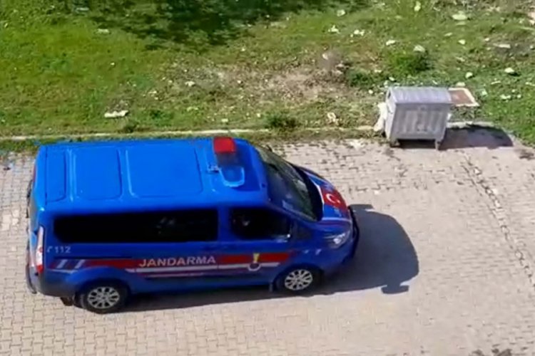 Bursa'da jandarma, &ccedil;ocuklar i&ccedil;in 23 Nisan marşları &ccedil;aldı