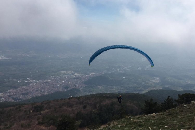 Yama&ccedil; paraş&uuml;t&uuml; ile 23 Nisan kutlaması