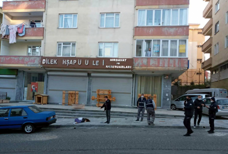 İki &ccedil;ocuk annesi 5'inci kattaki pencereden atlayarak &ouml;ld&uuml;
