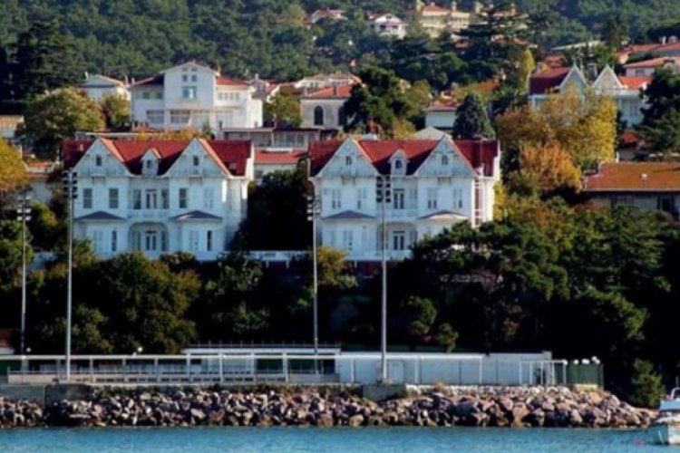 Adalar'a giriş-&ccedil;ıkışlar durduruldu