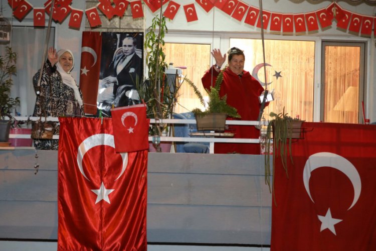 Bursa Mudanya İstiklal Marşı'yla yankılandı