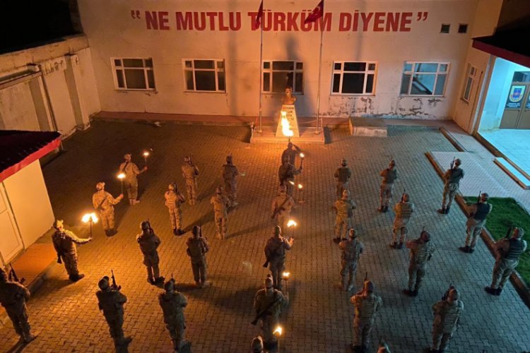 Jandarma birlikleri İstiklal Marşı'nı okudu