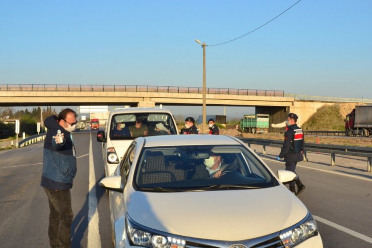 Bursa'da koronavir&uuml;s kontrol&uuml; yapan jandarma uyuşturucu ele ge&ccedil;irdi