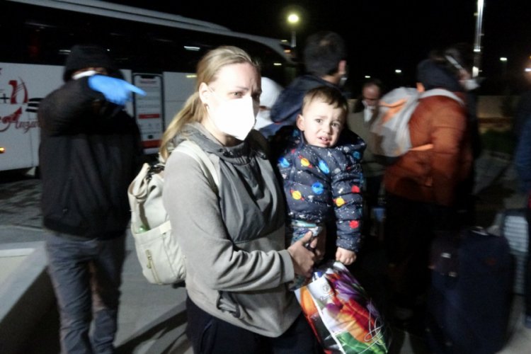 Ukrayna'dan getirilen 323 T&uuml;rk vatandaşı karantinaya alındı