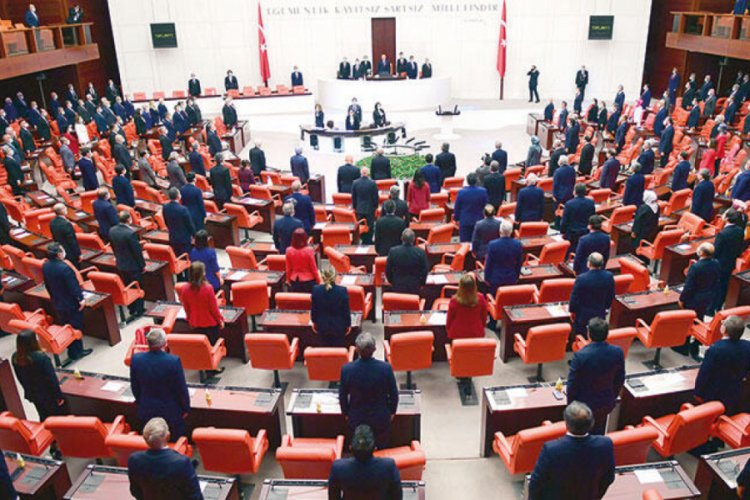 "O liderin adı hepimizin bildiği gibi Mustafa Kemal Atat&uuml;rk't&uuml;r"