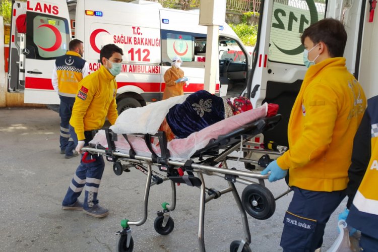 Bursa'da&nbsp;tartıştığı eşini bı&ccedil;akla yaraladı