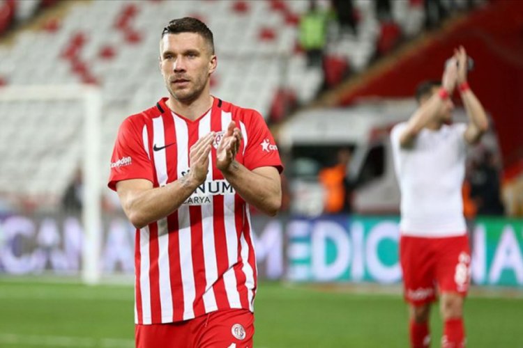 Antalyasporlu futbolcu Podolski futbolu &ouml;zledi