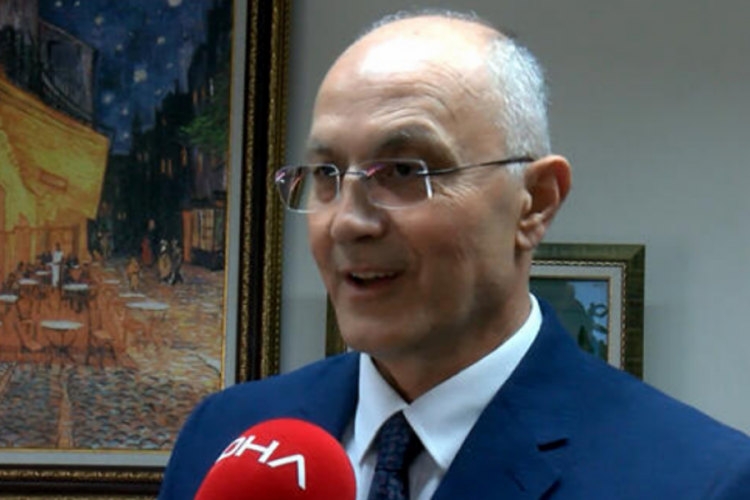 Koronavir&uuml;s&uuml; yenen Bilim Kurulu &Uuml;yesi Prof. &Uuml;nal: 2.5 hafta s&uuml;r&uuml;nd&uuml;rd&uuml;