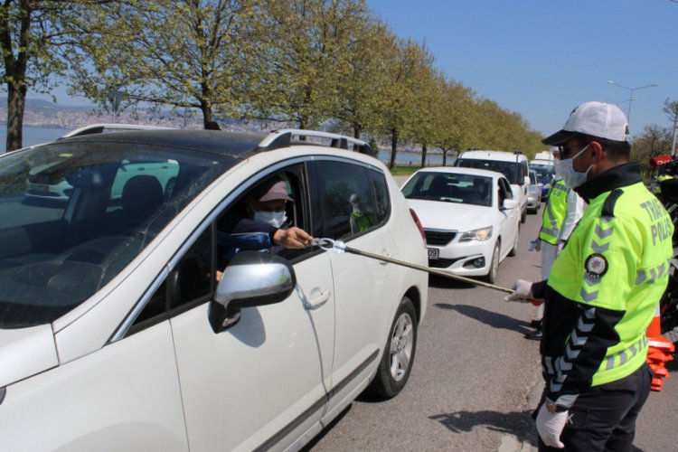 Polis denetimde ehliyet ve ruhsatı 'tutma aparatı' ile alıyor
