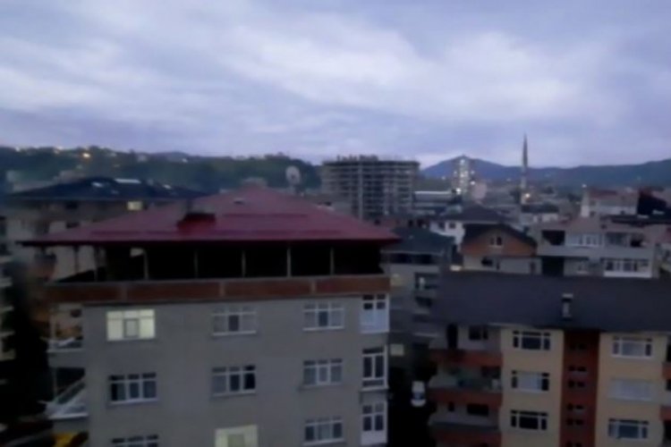 Havaya a&ccedil;ılan ateş sırasında evin camına mermi isabet etti