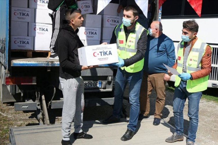 TİKA, Kovid-19 salgını nedeniyle Arnavutluk'ta yardım dağıtıyor