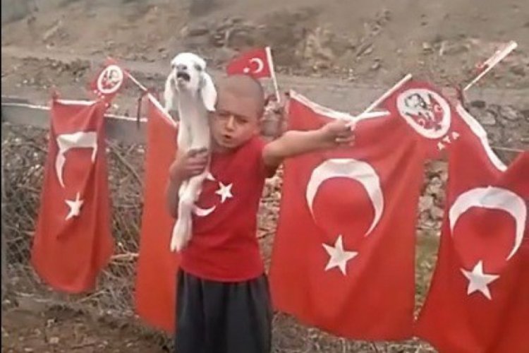 Y&ouml;r&uuml;k &ccedil;ocuğu Alperen'in 23 Nisan performansı yoğun ilgi g&ouml;rd&uuml;