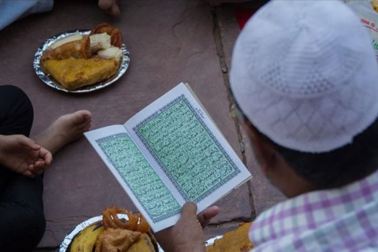 Hint M&uuml;sl&uuml;manları ramazana sokağa &ccedil;ıkma yasağı altında giriyor