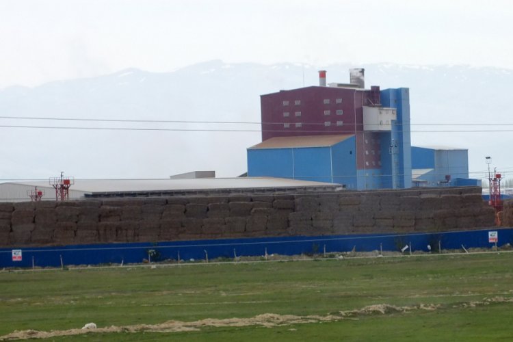 Enerji santralinde karantinaya alınan iş&ccedil;iler, elektrik &uuml;retmeye devam ediyor