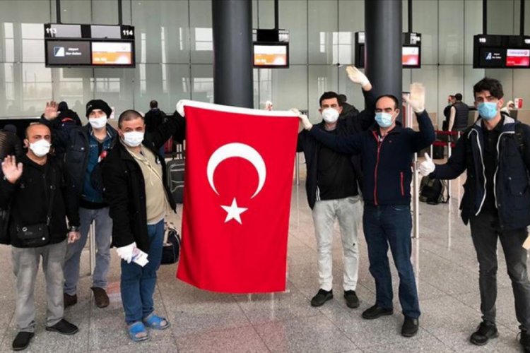 Kazakistan'daki 161 T&uuml;rk vatandaşı T&uuml;rkiye'ye hareket etti