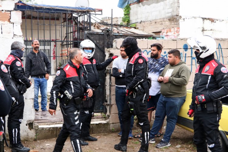 Sokağa &ccedil;ıkan 4 kişiye 3 bin 150'şer TL ceza