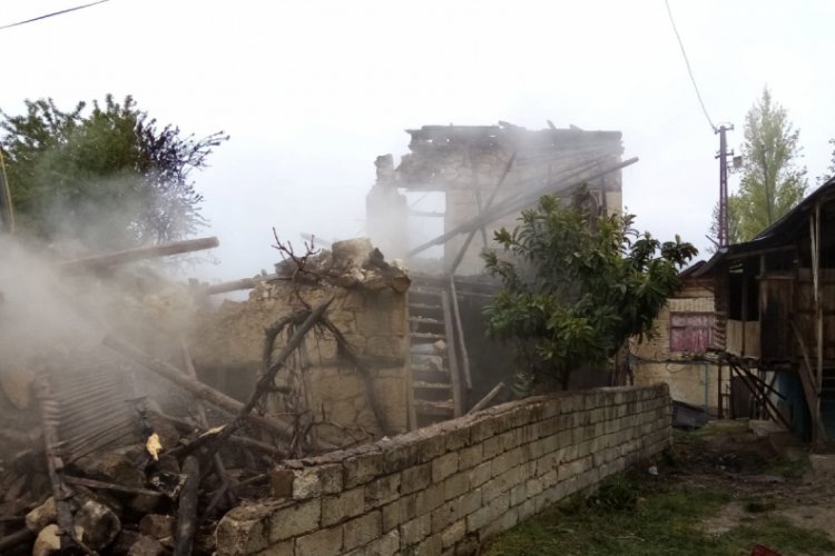 Yangında &ouml;len yaşlı kadın defnedildi
