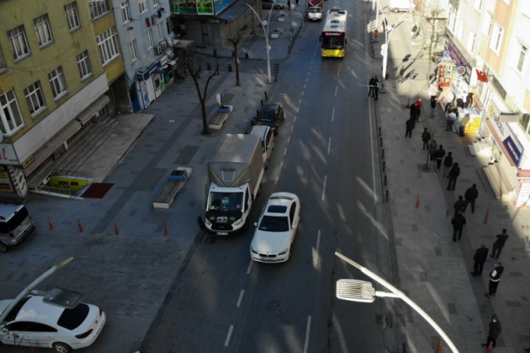 Sosyal mesafeli Ramazan pidesi kuyruğu havadan g&ouml;r&uuml;nt&uuml;lendi