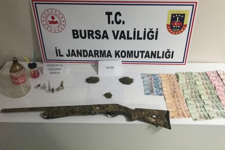 Bursa'daki uyuşturucu operasyonunda 3 g&ouml;zaltı