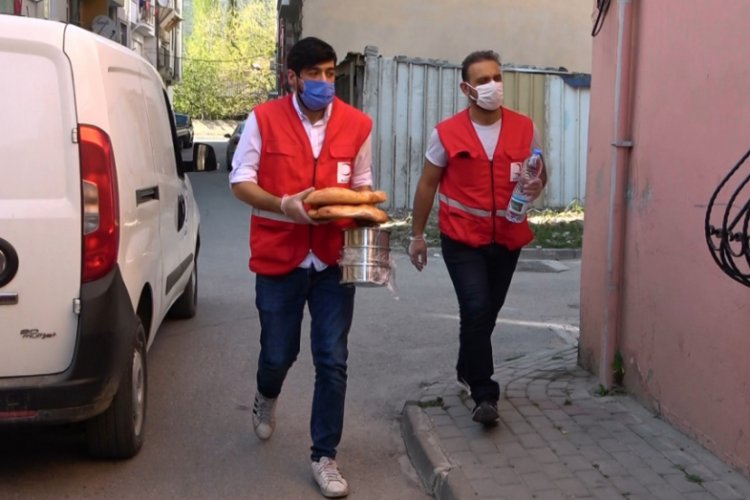 T&uuml;rk Kızılay Bursa Gemlik Şubesi'nde 400 kişiye sıcak yemek