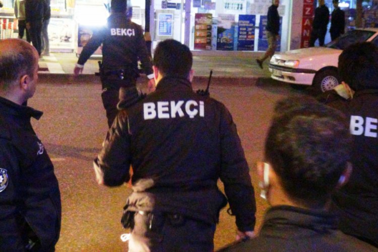Kimlik soran bek&ccedil;iye biber gazı sıktı