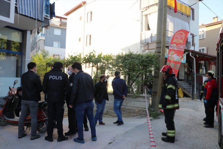 Oğlunu &ouml;ld&uuml;r&uuml;p cesedini yakmaya &ccedil;alıştı!