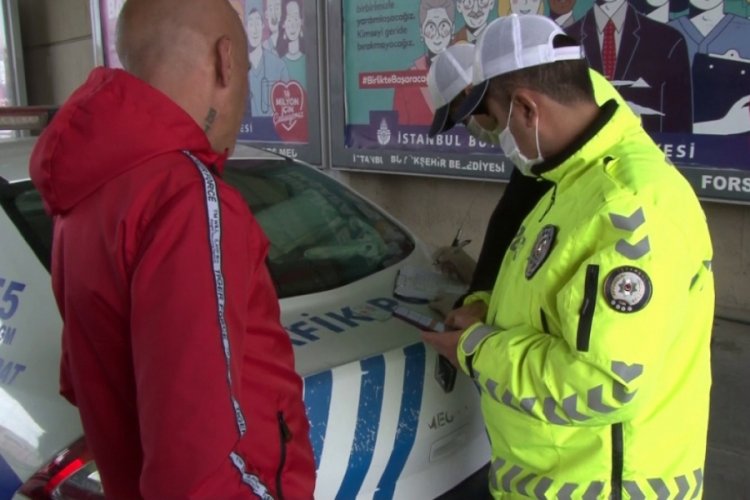 Kısıtlamaya rağmen dışarı &ccedil;ıktı, ceza yedi