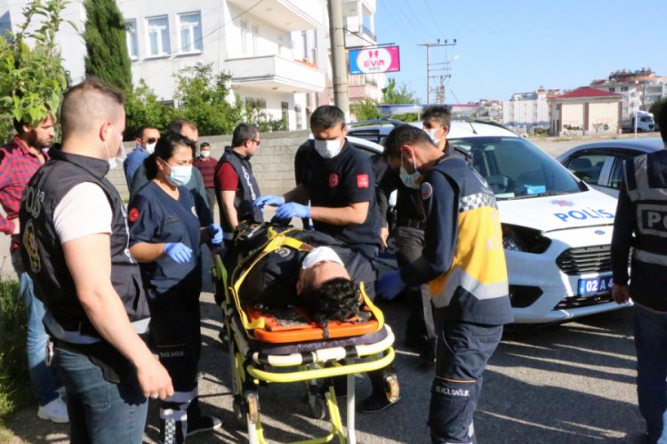 Polis aracı ile otomobil &ccedil;arpıştı