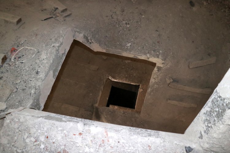 Merdiven boşluğuna d&uuml;şen kişi ağır yaralandı