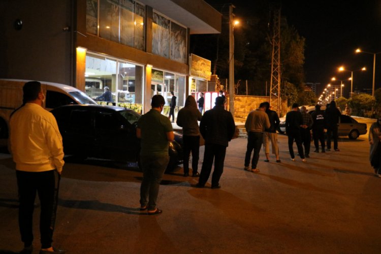 Kısıtlamanın ardından fırınlarda kuyruk oluştu
