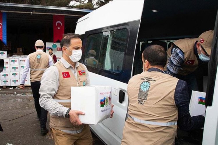 Azerbaycan'da T&uuml;rk iş insanları ve hayır kurumlarından gıda yardımı
