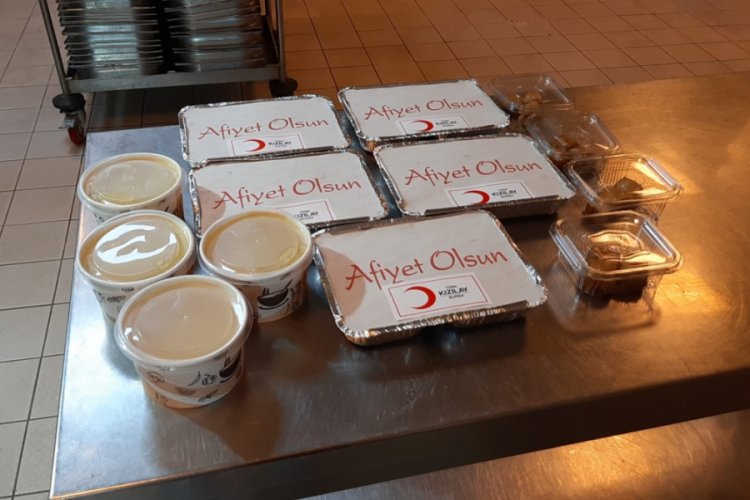T&uuml;rk Kızılay Bursa Şubesi, iftar bereketini paylaşıyor