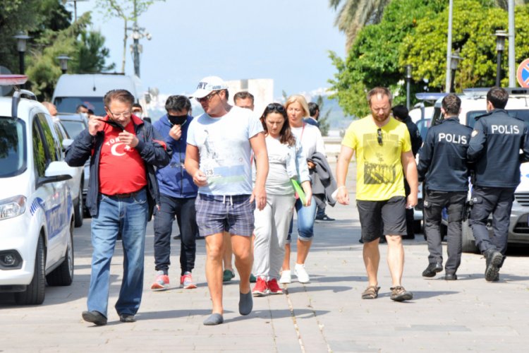 Koronavir&uuml;s mağduru Rus turistler, &uuml;lkelerine d&ouml;nmeyi bekliyor