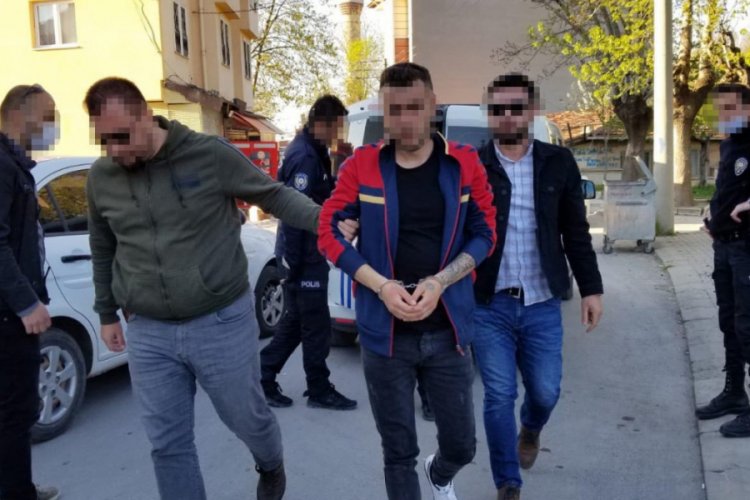 Babasını d&ouml;v&uuml;p, ev hapsinden ka&ccedil;tı
