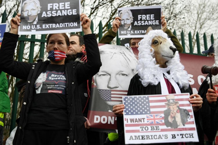 Assange'ın duruşması koronavir&uuml;s nedeniyle ertelendi
