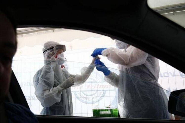 Berlin'de s&uuml;r&uuml;c&uuml;lere y&ouml;nelik Kovid-19 test istasyonu kuruldu