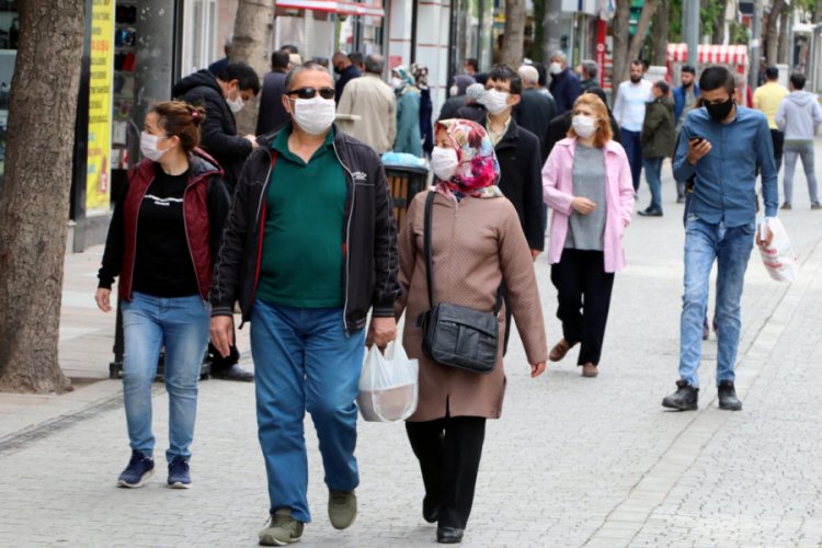 Eskişehir'de 4 g&uuml;nl&uuml;k yasak sonrası sokaklar doldu