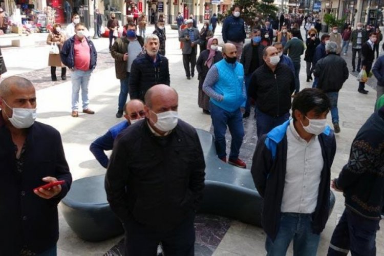 4 g&uuml;n&uuml;n ardından insanlar sokaklara d&ouml;k&uuml;ld&uuml;