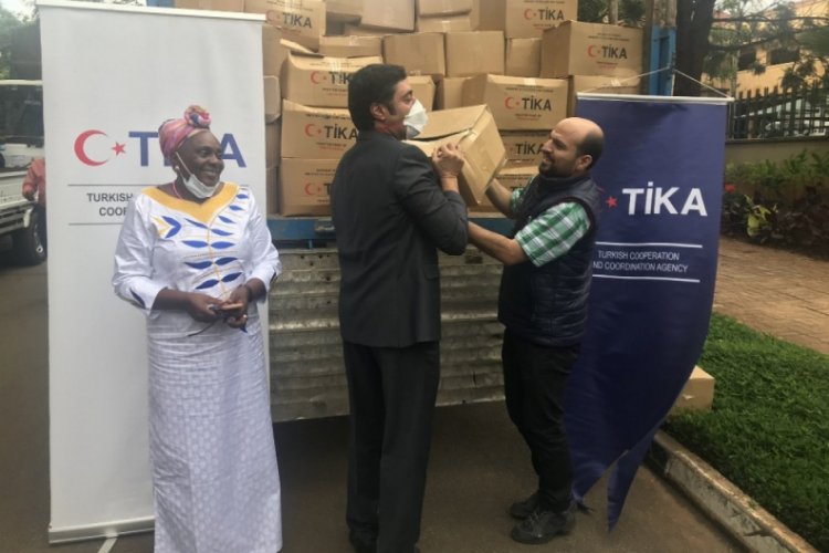 Uganda'ya Covid-19 ile m&uuml;cadeleye destek
