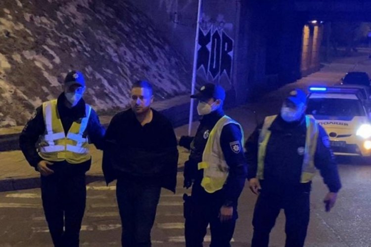 Ukrayna'da sarhoş belediye başkan yardımcısı polise saldırdı