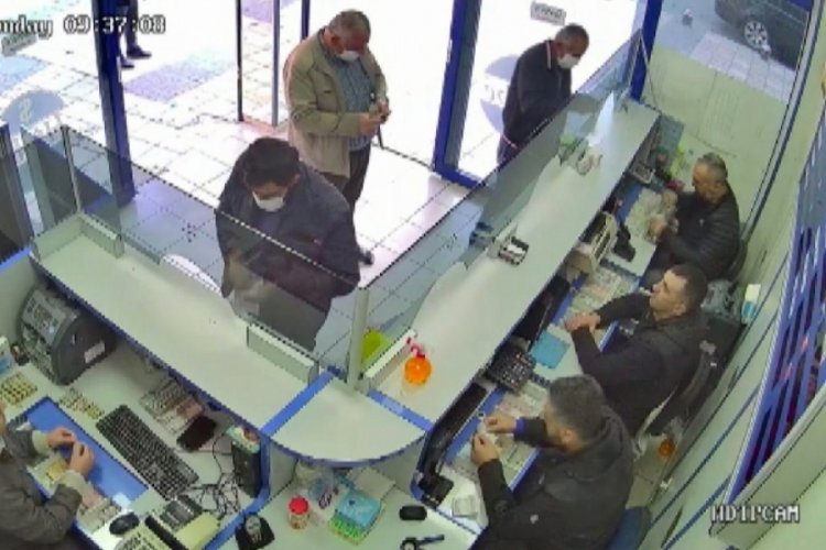 Yanlışlıkla verdiği para, haber yapılınca geri d&ouml;nd&uuml;
