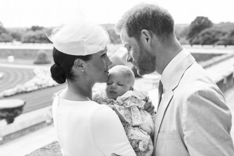 Archie i&ccedil;in fotoğraflı &ouml;zel doğum g&uuml;n&uuml; kutlaması