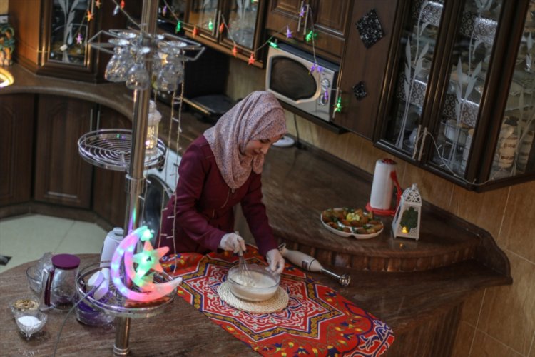 Filistin'de koronavir&uuml;s g&ouml;lgesinde ramazan