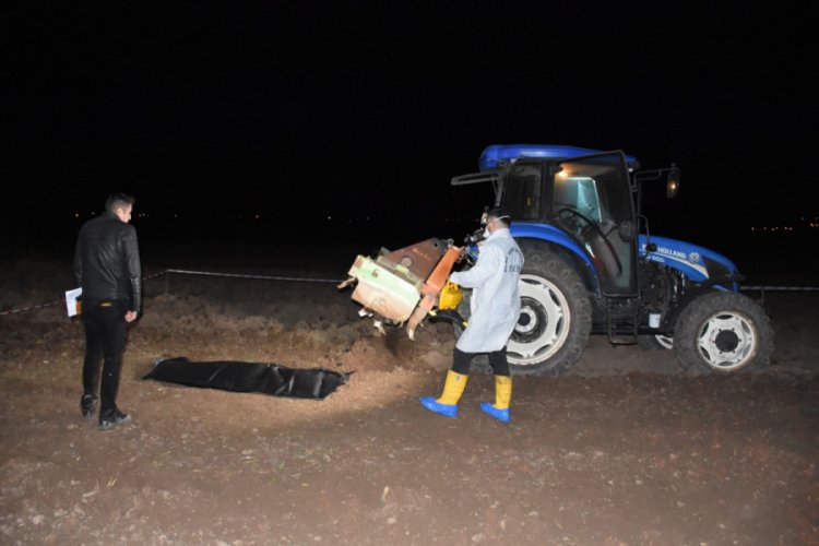 11 yaşındaki &ccedil;ocuk trakt&ouml;rden tarım aletinin &uuml;zerine d&uuml;şt&uuml;