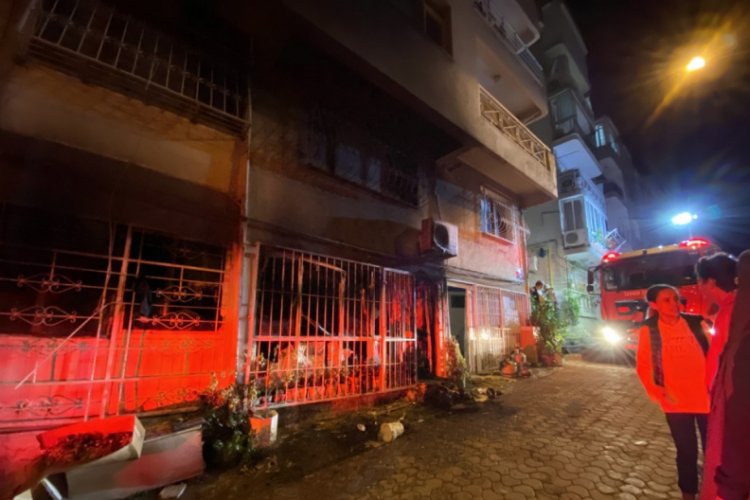 4 katlı binanın zemin katında yangın &ccedil;ıktı