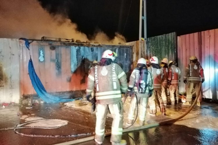Hurdalık alanda &ccedil;ıkan yangın i&ccedil;in itfaiye ekipleri seferber oldu