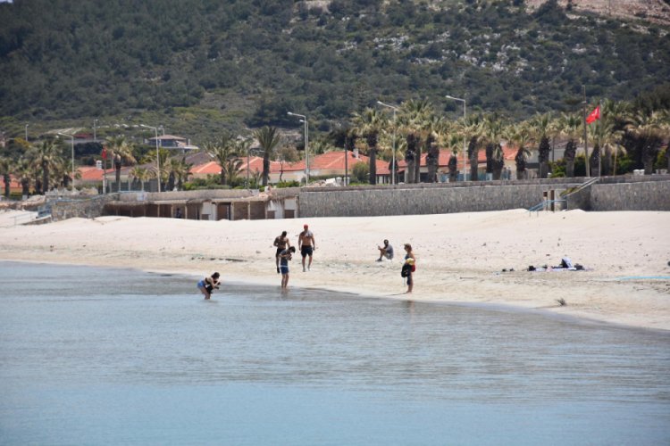 Yasağa rağmen denize girdiler