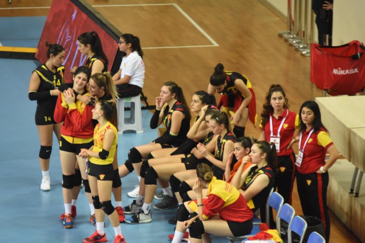 G&ouml;ztepe voleybol ve hentboldan &ccedil;ekildi