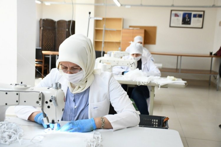 Bursa İneg&ouml;l Belediyesi bir g&uuml;nde 18 bin maske dağıttı